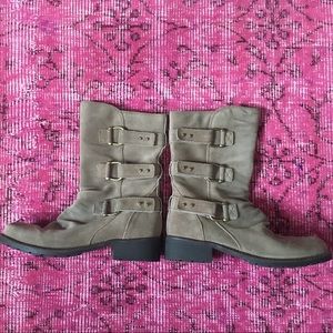 Tan Clarks boots size 8.5